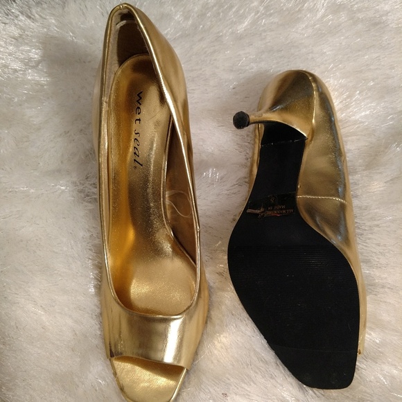 Shoes - Picture 3 of 3